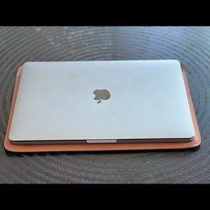 MacBook Pro 13 Touch Bar Space Gray 2020 2.0 GHz Intel Quad Core i5 32GB 1TB